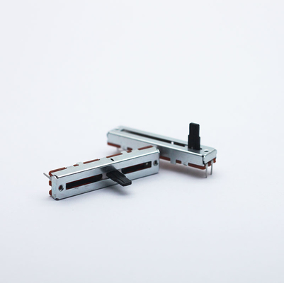 Potentiomètre de glissière d'Of de fabricant de la Chine avec le potentiomètre linéaire du potentiomètre 100k d'ohm du voyage 5k 10k du commutateur 30mm